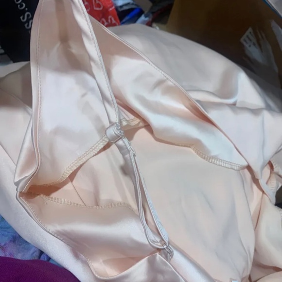 Spaghetti strap satin dress - Picture 7 of 7